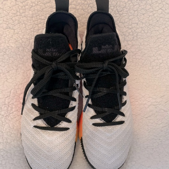 Boys, Size 5.5,Good Condition,White,Nike LeBron 16 - Picture 3 of 6